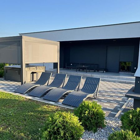 K Relax Place, Varazdinske Toplice, Modern Home With Sauna, Jacuzzi, Wifi ภายนอก รูปภาพ